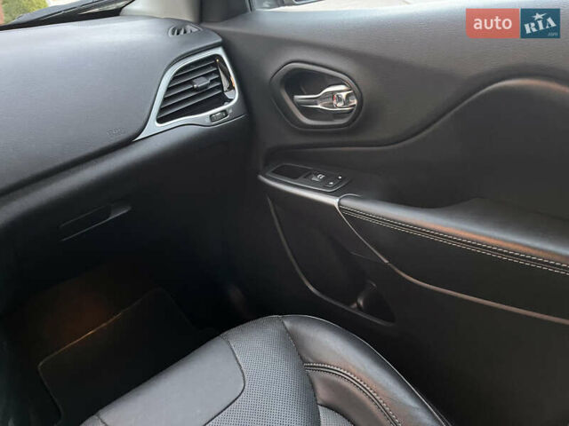 Чорний Джип Cherokee, об'ємом двигуна 2.36 л та пробігом 33 тис. км за 20500 $, фото 40 на Automoto.ua