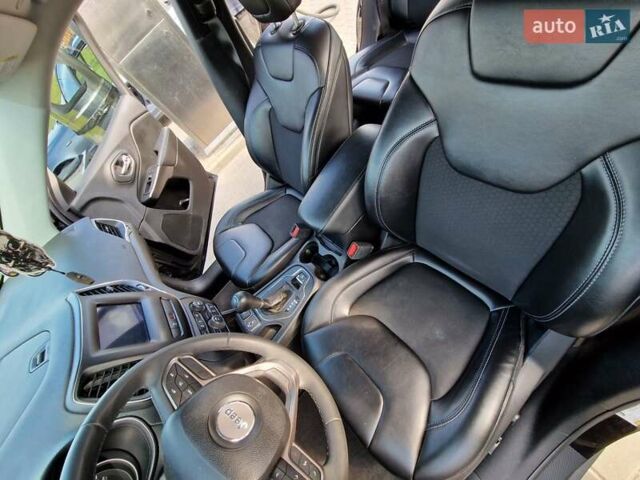 Чорний Джип Cherokee, об'ємом двигуна 2.4 л та пробігом 64 тис. км за 18000 $, фото 15 на Automoto.ua