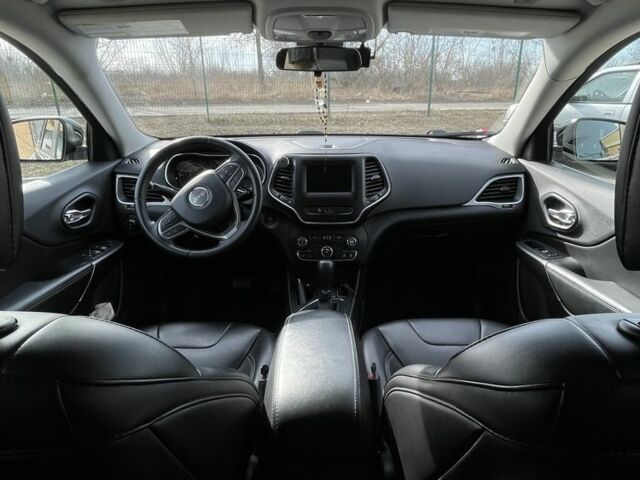 Чорний Джип Cherokee, об'ємом двигуна 0.24 л та пробігом 128 тис. км за 17900 $, фото 12 на Automoto.ua