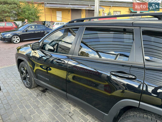 Чорний Джип Cherokee, об'ємом двигуна 2.36 л та пробігом 108 тис. км за 18000 $, фото 13 на Automoto.ua