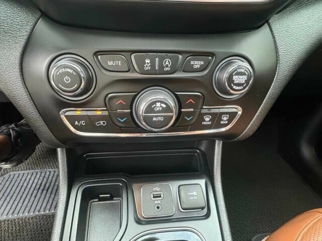Чорний Джип Cherokee, об'ємом двигуна 3.2 л та пробігом 37 тис. км за 5200 $, фото 8 на Automoto.ua