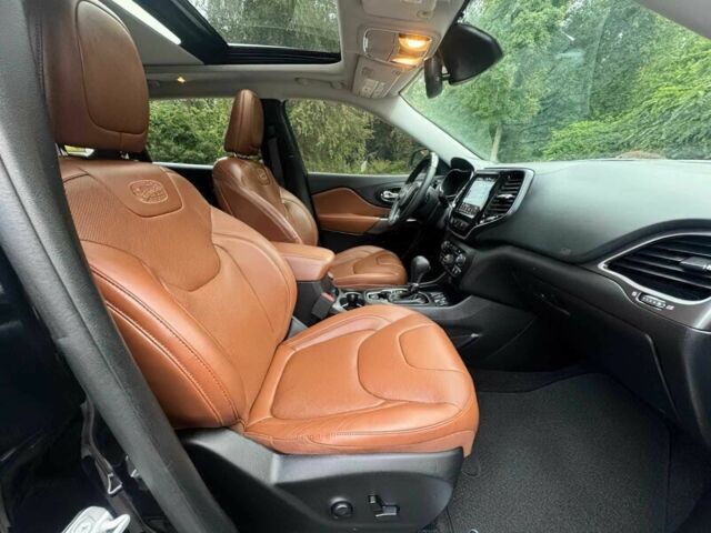Чорний Джип Cherokee, об'ємом двигуна 3.2 л та пробігом 37 тис. км за 5200 $, фото 12 на Automoto.ua