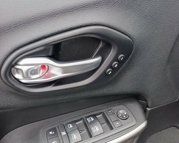 Чорний Джип Cherokee, об'ємом двигуна 2 л та пробігом 93 тис. км за 17300 $, фото 12 на Automoto.ua