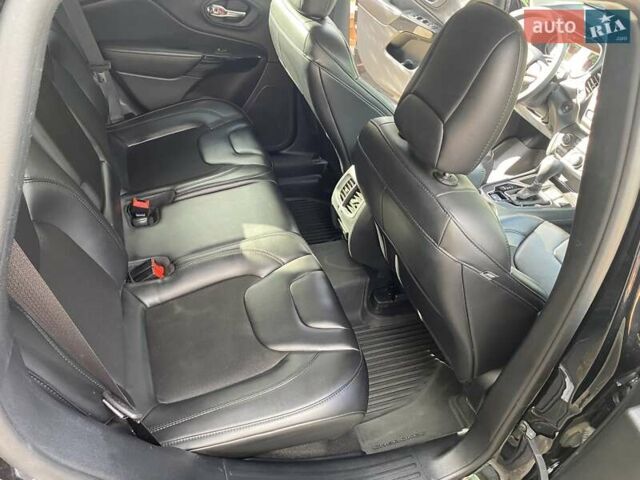 Джип Cherokee 2019 у Хмельницькому на Automoto.ua Чорний Джип Cherokee, об'ємом двигуна 2.36 л та пробігом 149 тис. км за 15500 $, фото 16 на Automoto.ua