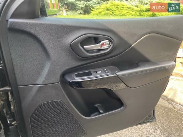 Джип Cherokee 2019 у Хмельницькому на Automoto.ua Чорний Джип Cherokee, об'ємом двигуна 2.36 л та пробігом 149 тис. км за 15500 $, фото 18 на Automoto.ua