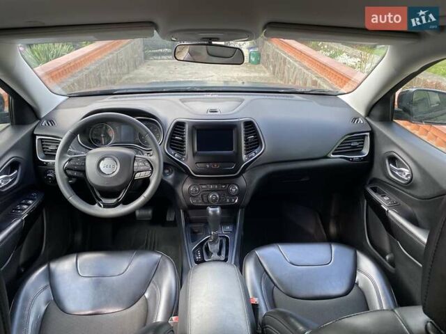 Джип Cherokee 2019 у Хмельницькому на Automoto.ua Чорний Джип Cherokee, об'ємом двигуна 2.36 л та пробігом 149 тис. км за 15500 $, фото 25 на Automoto.ua