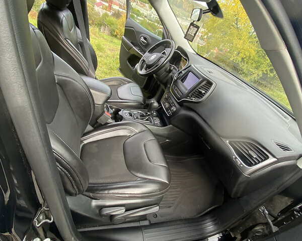 Черный Джип Чероки, объемом двигателя 2.36 л и пробегом 54 тыс. км за 18900 $, фото 9 на Automoto.ua