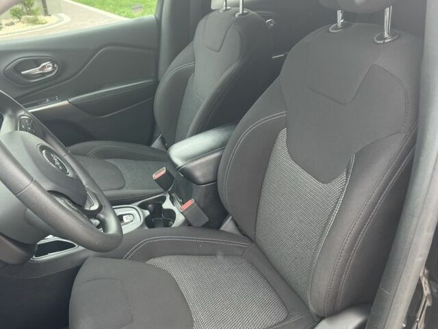 Чорний Джип Cherokee, об'ємом двигуна 2.4 л та пробігом 102 тис. км за 17500 $, фото 2 на Automoto.ua