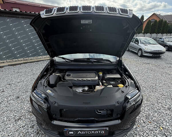 Чорний Джип Cherokee, об'ємом двигуна 2.36 л та пробігом 120 тис. км за 18500 $, фото 9 на Automoto.ua