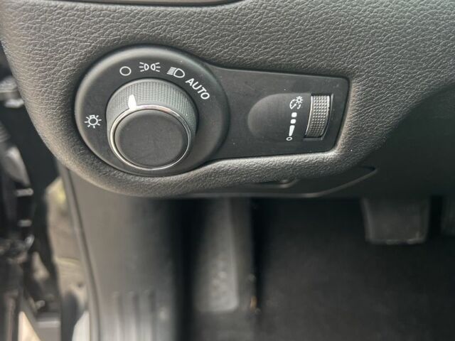 Чорний Джип Cherokee, об'ємом двигуна 2.4 л та пробігом 102 тис. км за 17500 $, фото 10 на Automoto.ua