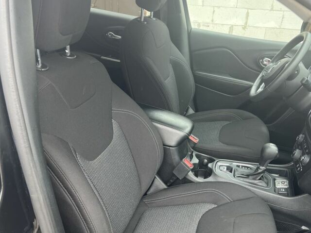 Чорний Джип Cherokee, об'ємом двигуна 2.4 л та пробігом 102 тис. км за 17500 $, фото 4 на Automoto.ua