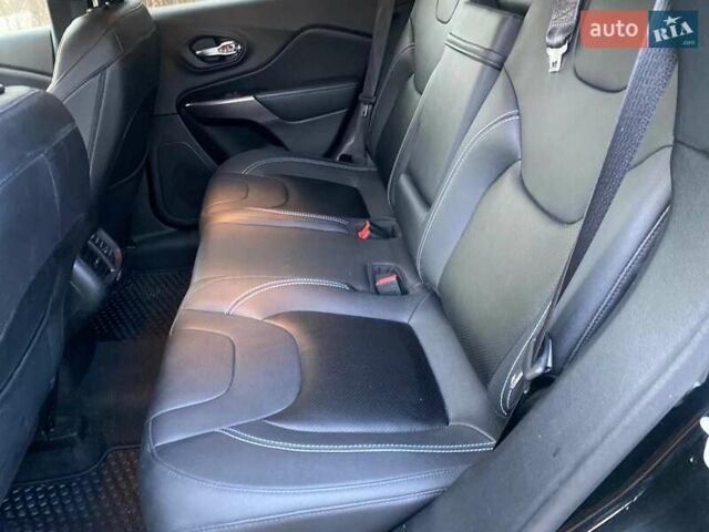 Черный Джип Чероки, объемом двигателя 2.36 л и пробегом 110 тыс. км за 14000 $, фото 6 на Automoto.ua