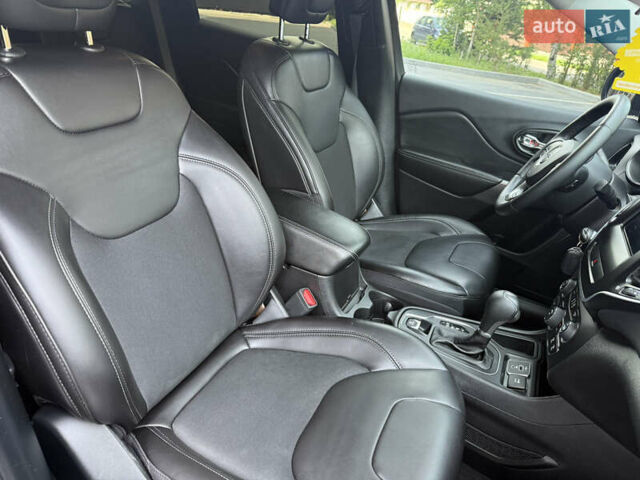 Черный Джип Чероки, объемом двигателя 2.36 л и пробегом 131 тыс. км за 17200 $, фото 28 на Automoto.ua