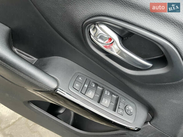 Чорний Джип Cherokee, об'ємом двигуна 2.36 л та пробігом 79 тис. км за 18000 $, фото 20 на Automoto.ua