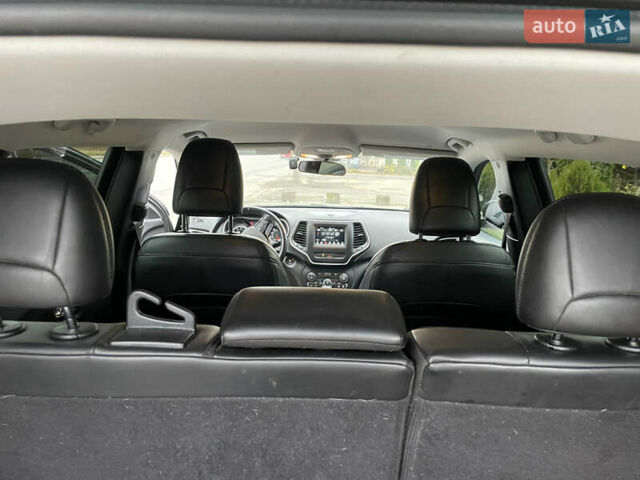 Чорний Джип Cherokee, об'ємом двигуна 2.36 л та пробігом 79 тис. км за 18000 $, фото 21 на Automoto.ua