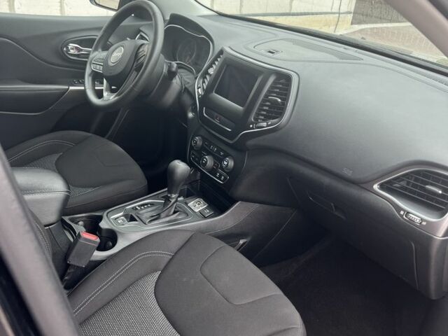 Чорний Джип Cherokee, об'ємом двигуна 2.4 л та пробігом 102 тис. км за 17500 $, фото 3 на Automoto.ua