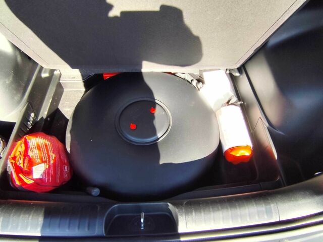 Чорний Джип Cherokee, об'ємом двигуна 2.4 л та пробігом 54 тис. км за 18600 $, фото 12 на Automoto.ua