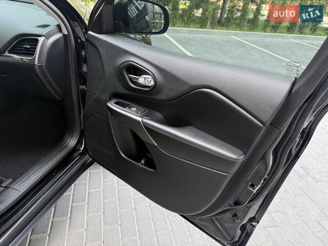 Черный Джип Чероки, объемом двигателя 2.36 л и пробегом 131 тыс. км за 17200 $, фото 26 на Automoto.ua