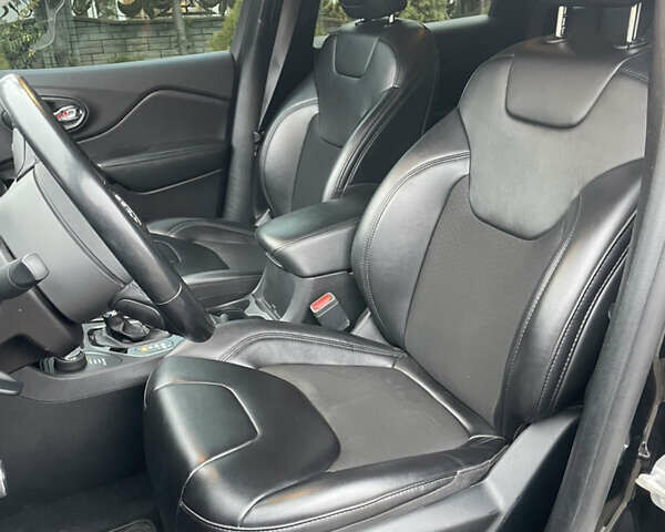 Чорний Джип Cherokee, об'ємом двигуна 2.36 л та пробігом 79 тис. км за 18000 $, фото 19 на Automoto.ua