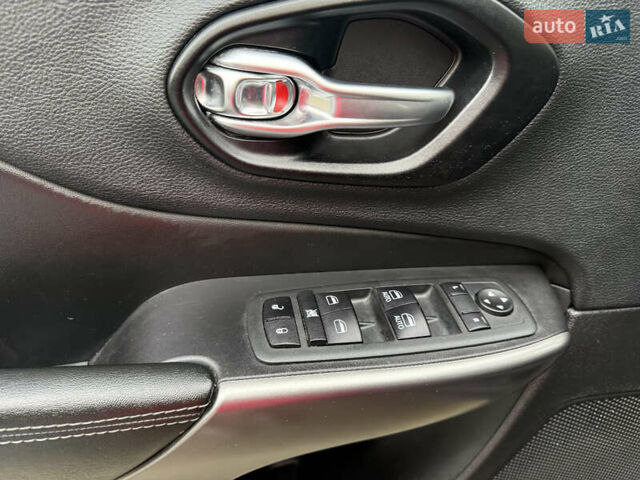 Чорний Джип Cherokee, об'ємом двигуна 3.24 л та пробігом 76 тис. км за 21500 $, фото 19 на Automoto.ua