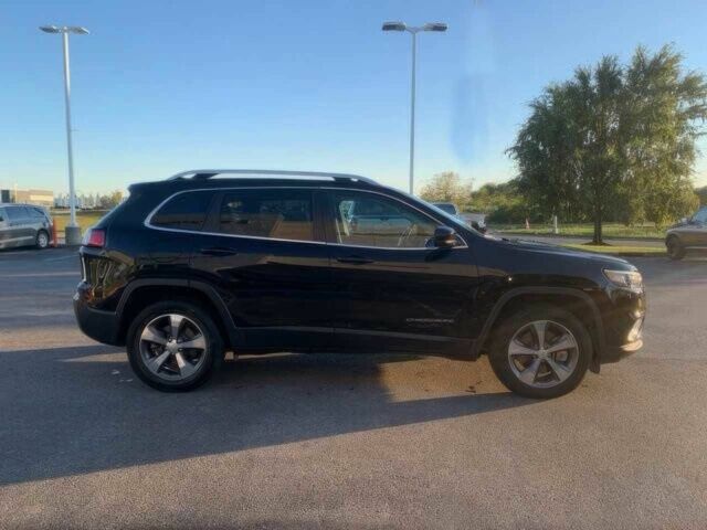 Черный Джип Чероки, объемом двигателя 2 л и пробегом 37 тыс. км за 5900 $, фото 4 на Automoto.ua