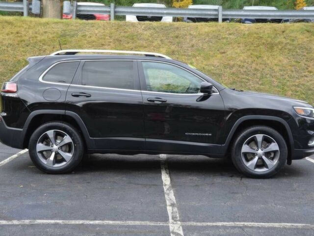 Черный Джип Чероки, объемом двигателя 3.2 л и пробегом 37 тыс. км за 15200 $, фото 2 на Automoto.ua