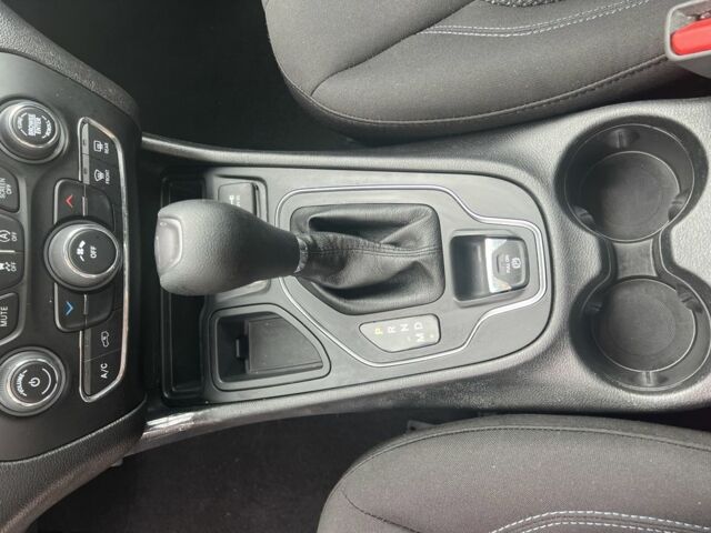 Чорний Джип Cherokee, об'ємом двигуна 2.4 л та пробігом 102 тис. км за 17500 $, фото 9 на Automoto.ua