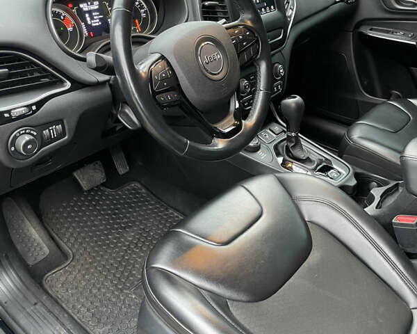 Чорний Джип Cherokee, об'ємом двигуна 2.36 л та пробігом 79 тис. км за 18000 $, фото 16 на Automoto.ua