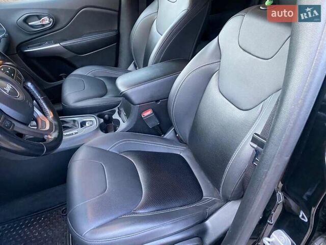 Черный Джип Чероки, объемом двигателя 2.36 л и пробегом 110 тыс. км за 14000 $, фото 4 на Automoto.ua