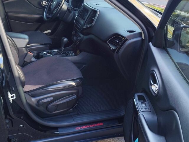 Чорний Джип Cherokee, об'ємом двигуна 2.4 л та пробігом 54 тис. км за 18600 $, фото 6 на Automoto.ua