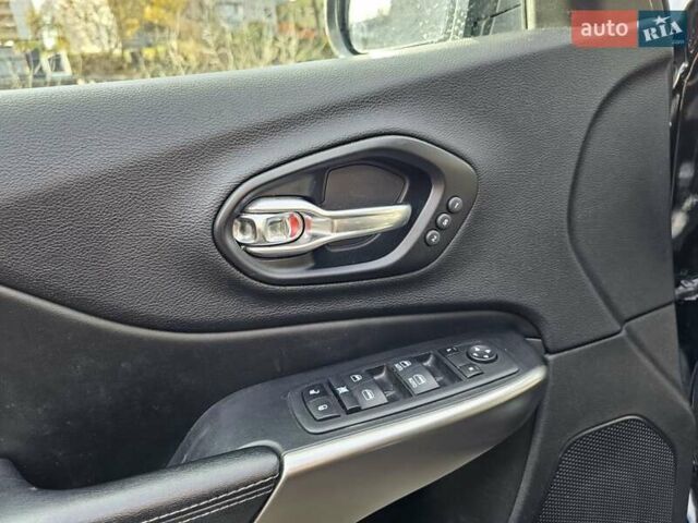 Чорний Джип Cherokee, об'ємом двигуна 3.24 л та пробігом 156 тис. км за 20500 $, фото 26 на Automoto.ua