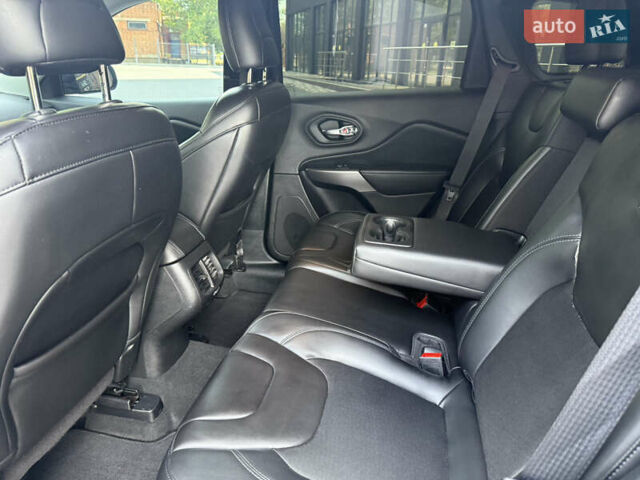 Черный Джип Чероки, объемом двигателя 2.36 л и пробегом 131 тыс. км за 17200 $, фото 31 на Automoto.ua