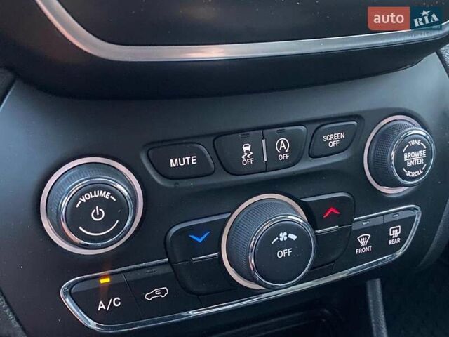 Черный Джип Чероки, объемом двигателя 2.36 л и пробегом 110 тыс. км за 15000 $, фото 7 на Automoto.ua