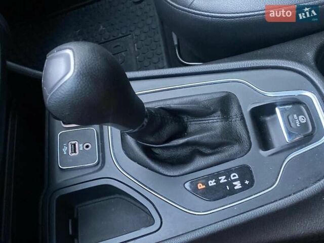 Черный Джип Чероки, объемом двигателя 2.36 л и пробегом 110 тыс. км за 14000 $, фото 8 на Automoto.ua