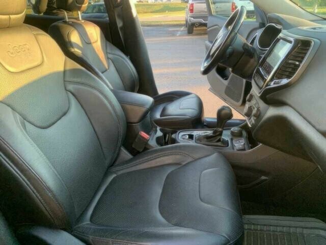 Черный Джип Чероки, объемом двигателя 2 л и пробегом 37 тыс. км за 5900 $, фото 7 на Automoto.ua