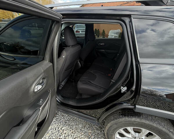 Чорний Джип Cherokee, об'ємом двигуна 2.36 л та пробігом 120 тис. км за 18500 $, фото 7 на Automoto.ua