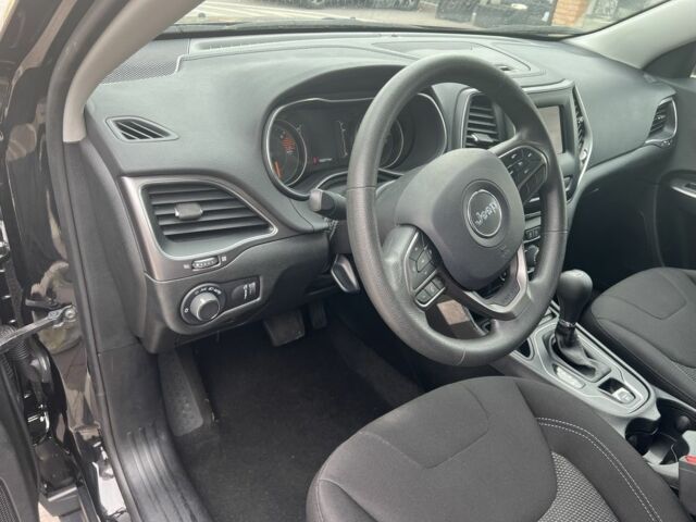 Чорний Джип Cherokee, об'ємом двигуна 2.4 л та пробігом 102 тис. км за 17500 $, фото 7 на Automoto.ua