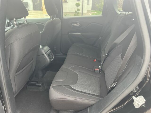 Чорний Джип Cherokee, об'ємом двигуна 2.4 л та пробігом 102 тис. км за 17500 $, фото 11 на Automoto.ua