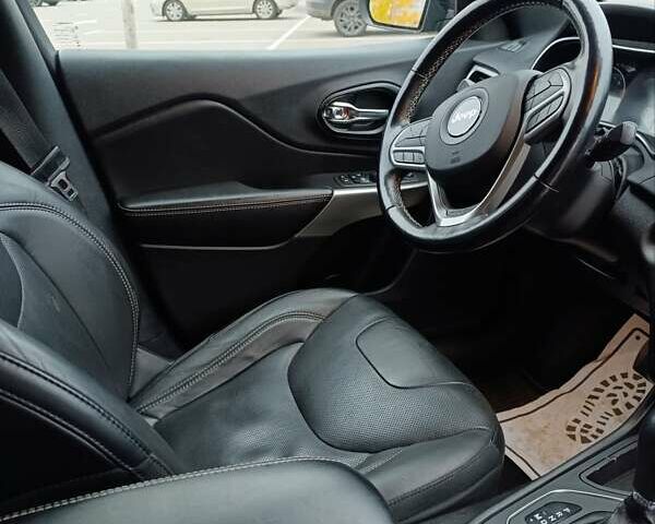 Чорний Джип Cherokee, об'ємом двигуна 3.24 л та пробігом 122 тис. км за 17500 $, фото 2 на Automoto.ua