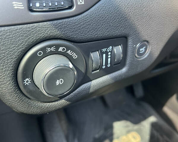 Черный Джип Чероки, объемом двигателя 0 л и пробегом 39 тыс. км за 19400 $, фото 17 на Automoto.ua