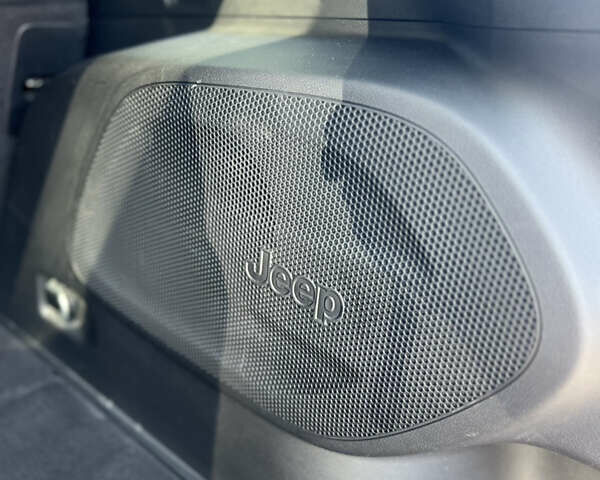 Черный Джип Чероки, объемом двигателя 0 л и пробегом 39 тыс. км за 19400 $, фото 11 на Automoto.ua