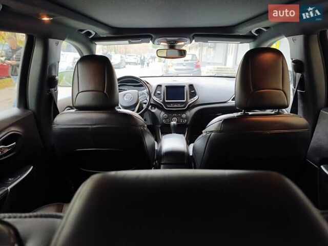 Чорний Джип Cherokee, об'ємом двигуна 3.24 л та пробігом 122 тис. км за 17500 $, фото 13 на Automoto.ua