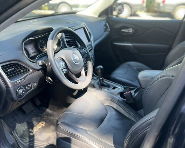 Черный Джип Чероки, объемом двигателя 0 л и пробегом 39 тыс. км за 19400 $, фото 8 на Automoto.ua