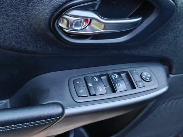 Черный Джип Чероки, объемом двигателя 2.4 л и пробегом 117 тыс. км за 16500 $, фото 4 на Automoto.ua