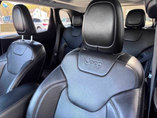 Чорний Джип Cherokee, об'ємом двигуна 3.2 л та пробігом 29 тис. км за 5000 $, фото 9 на Automoto.ua