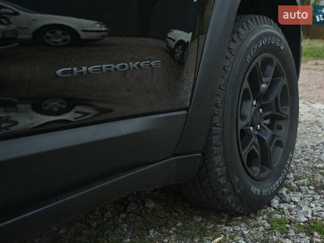 Чорний Джип Cherokee, об'ємом двигуна 3.24 л та пробігом 93 тис. км за 21200 $, фото 16 на Automoto.ua