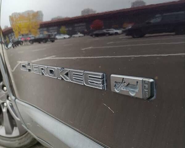 Чорний Джип Cherokee, об'ємом двигуна 3.24 л та пробігом 122 тис. км за 17500 $, фото 6 на Automoto.ua