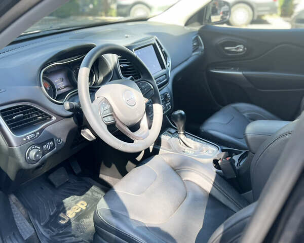 Черный Джип Чероки, объемом двигателя 0 л и пробегом 39 тыс. км за 19400 $, фото 15 на Automoto.ua