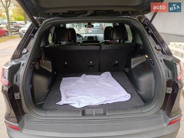 Чорний Джип Cherokee, об'ємом двигуна 3.24 л та пробігом 122 тис. км за 17500 $, фото 14 на Automoto.ua