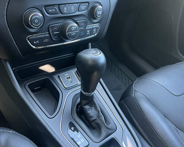 Черный Джип Чероки, объемом двигателя 0 л и пробегом 39 тыс. км за 19400 $, фото 18 на Automoto.ua